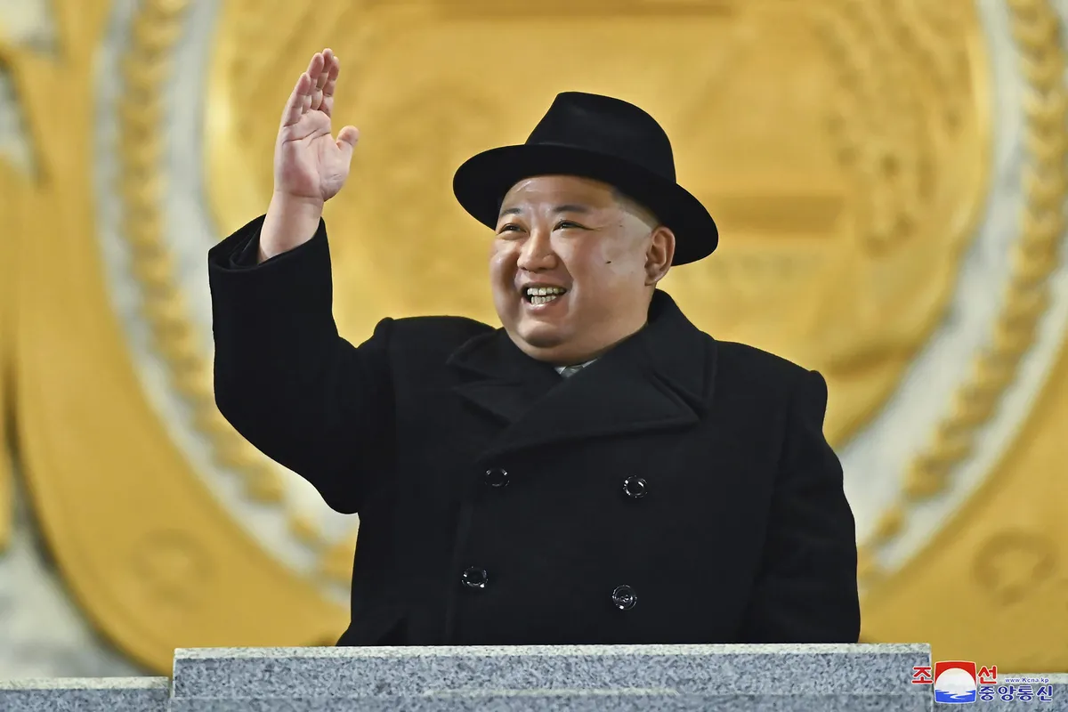 Imagem destacada - Kim Jong-un acompanha teste de novos mísseis antiaéreos na Coreia do Norte