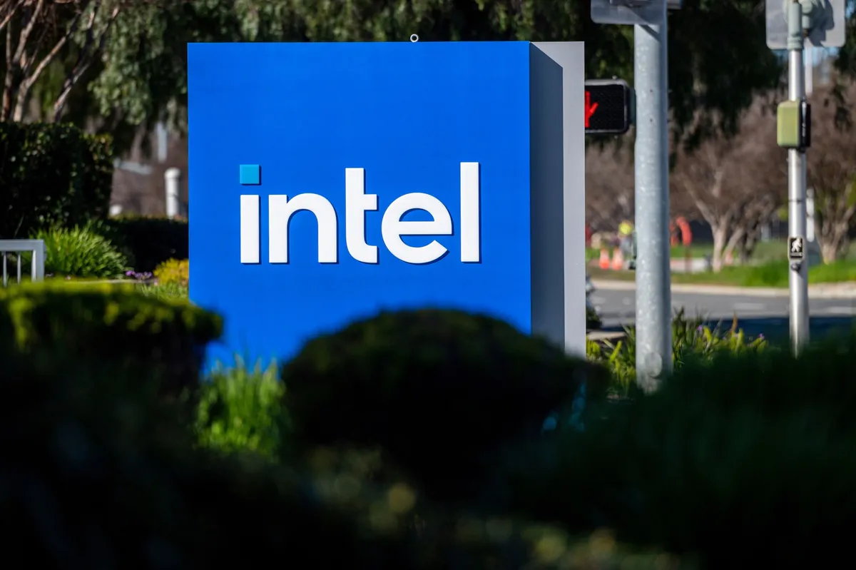 Imagem destacada - Intel alerta para riscos de participação de 10% do governo dos EUA e possível queda nas vendas externas