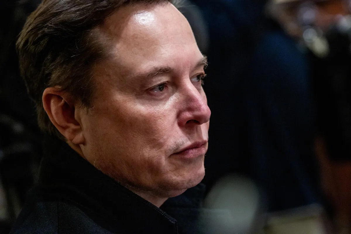 Imagem destacada - Elon Musk leva Apple e OpenAI à Justiça por suposta conspiração em inteligência artificial