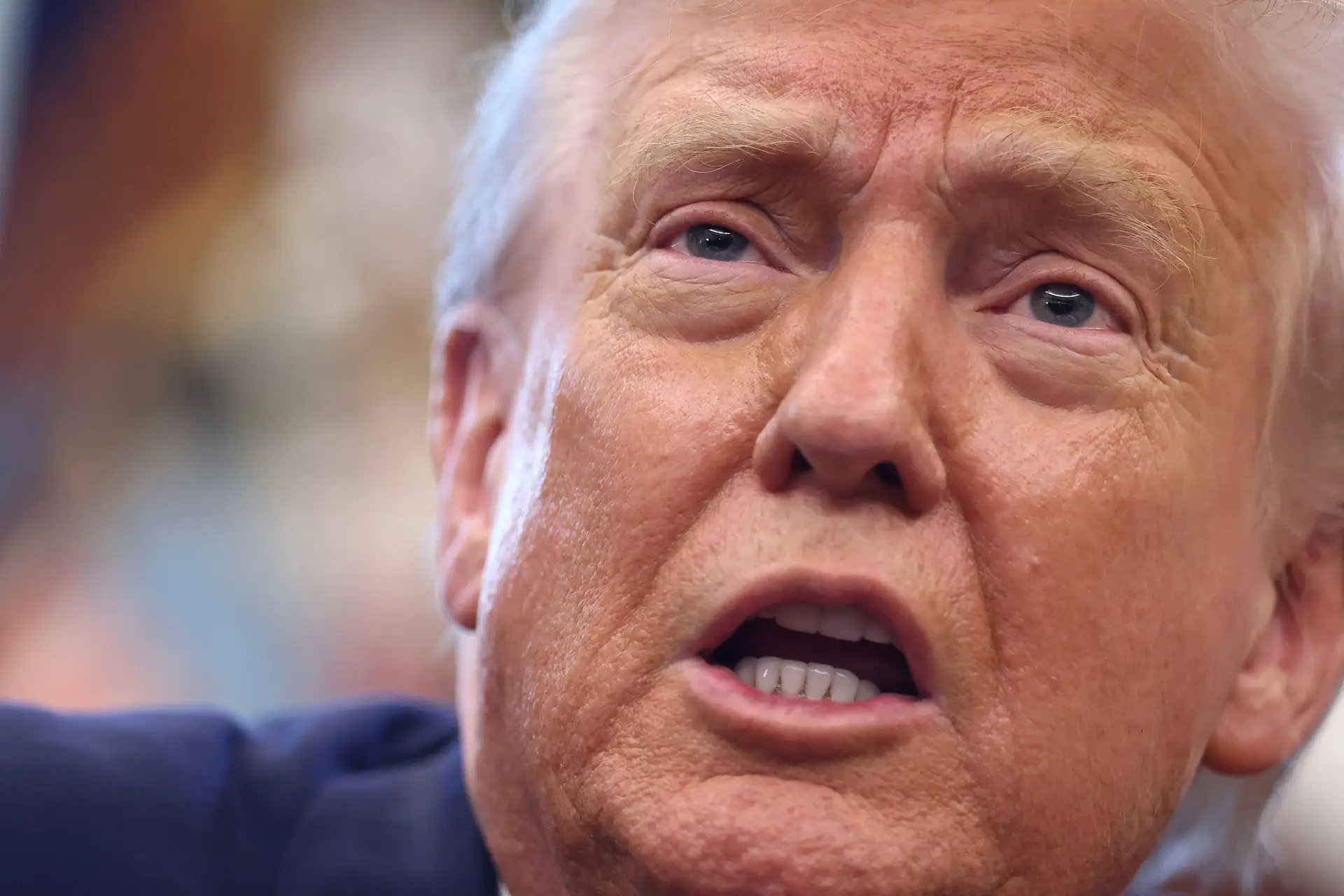 Imagem destacada - Trump nega ser ditador ao anunciar federalização de polícias em cidades dos EUA