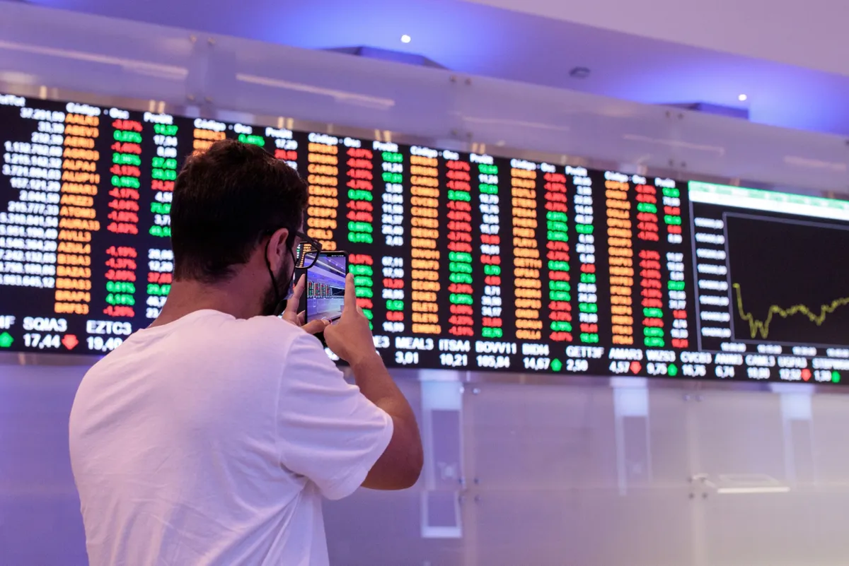 Imagem destacada - Instituições financeiras movimentam R$ 68,6 bilhões em ações na B3 no primeiro semestre de 2025