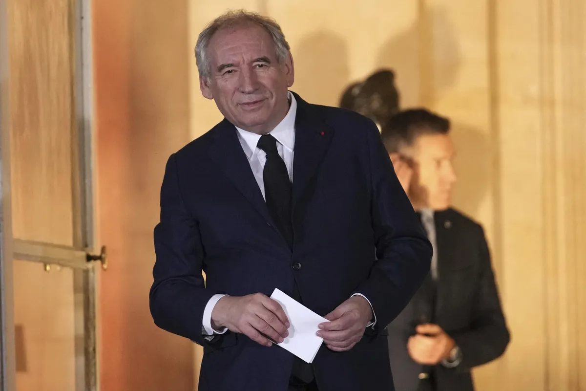 Imagem destacada - Primeiro-ministro da França buscará voto de confiança para aprovar plano de cortes de € 44 bilhões