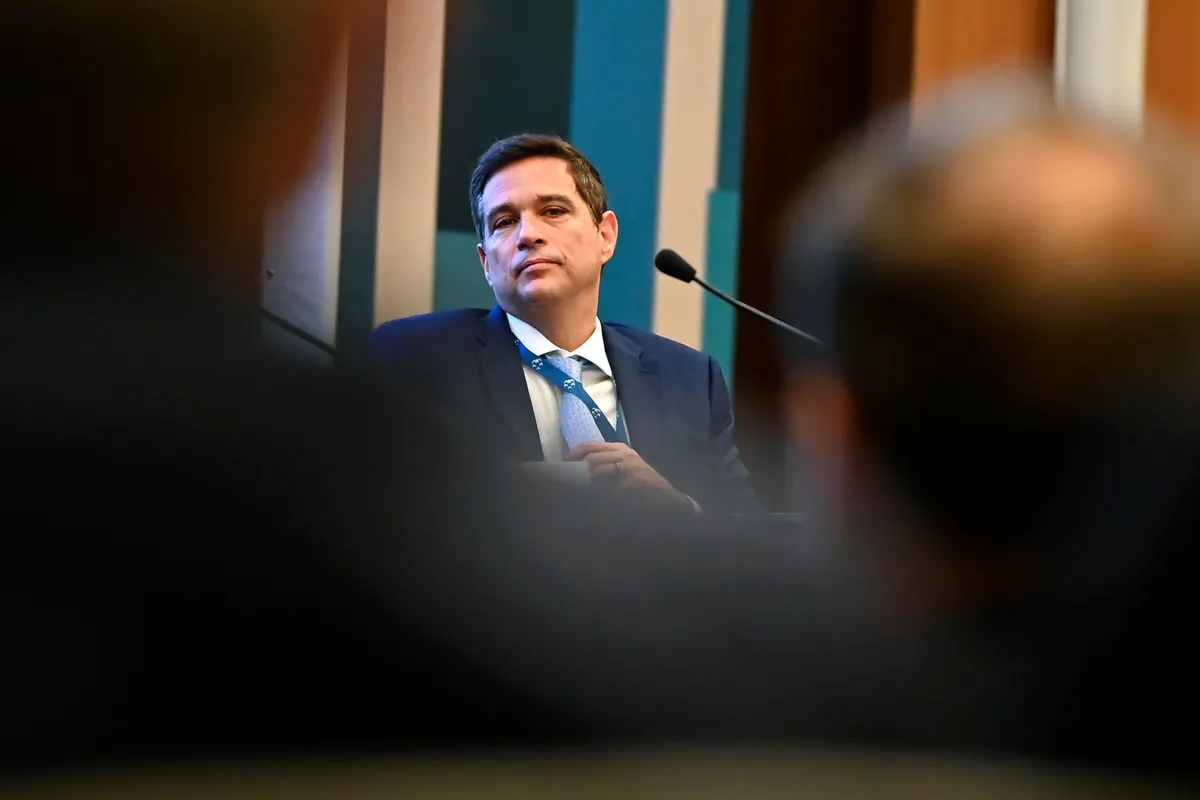Imagem destacada - Campos Neto contesta Marcos Pinto em debate sobre tributação de capital