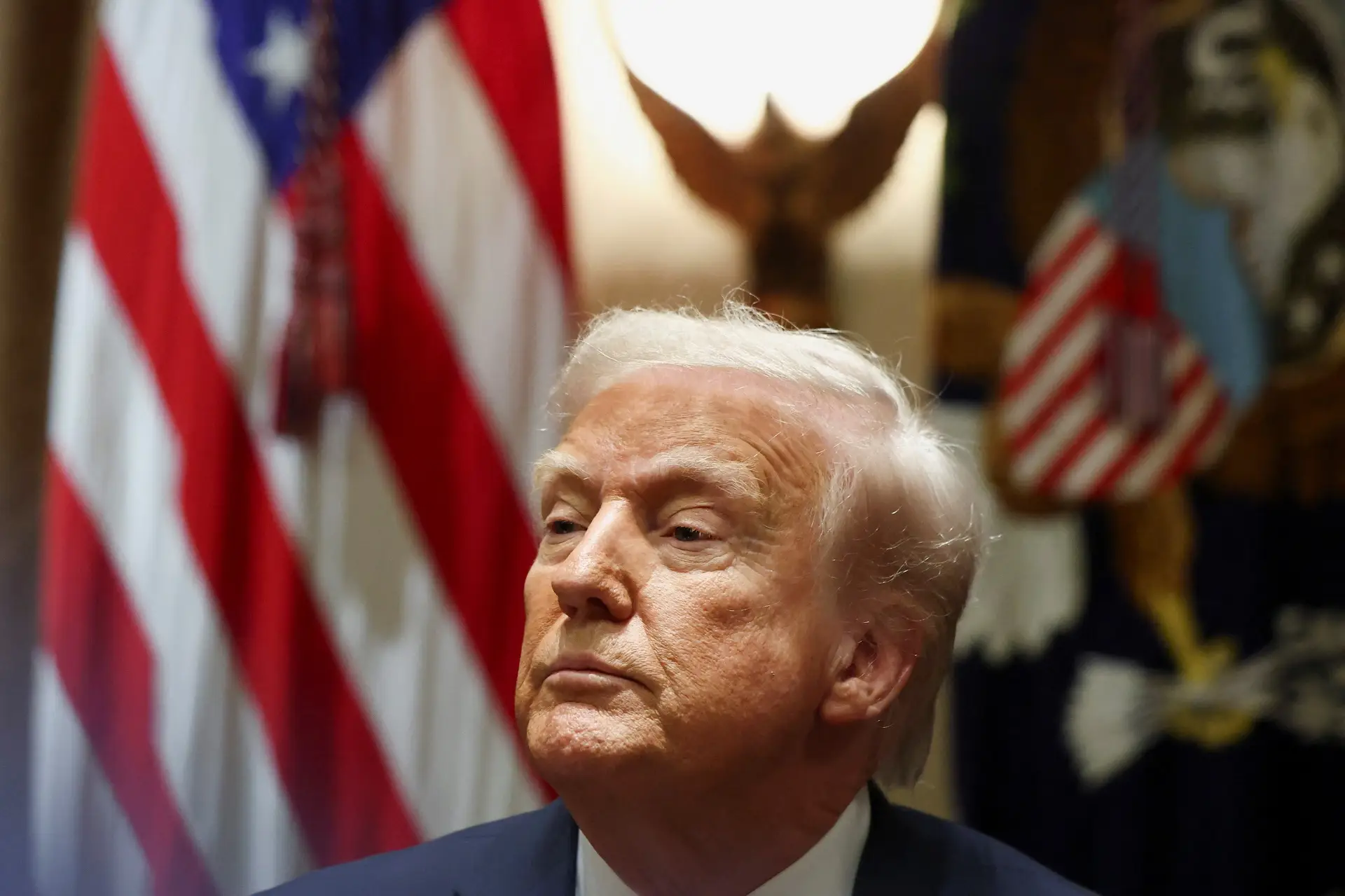 Imagem destacada - Mercados recuam após Trump tentar demitir Lisa Cook do Fed e ampliar tensão sobre independência do banco central