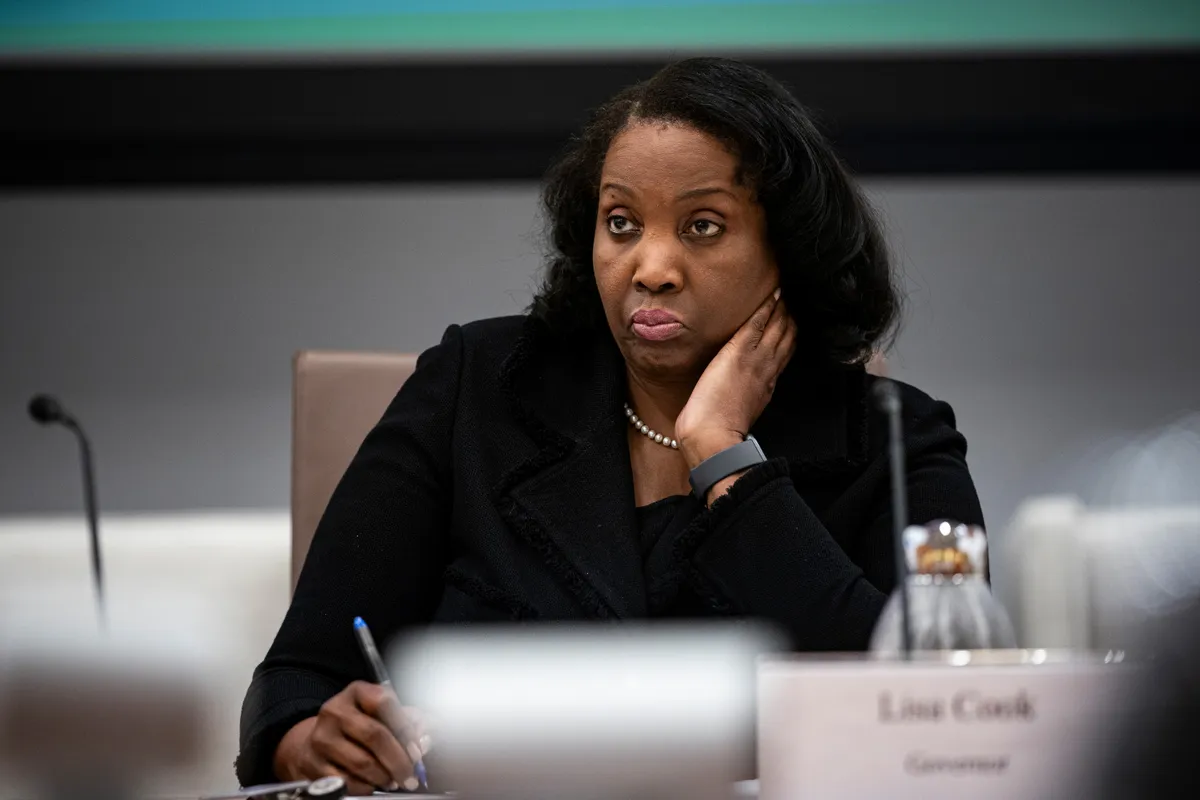 Imagem destacada - Trump anuncia que pretende demitir Lisa Cook, diretora do Fed acusada de fraude hipotecária