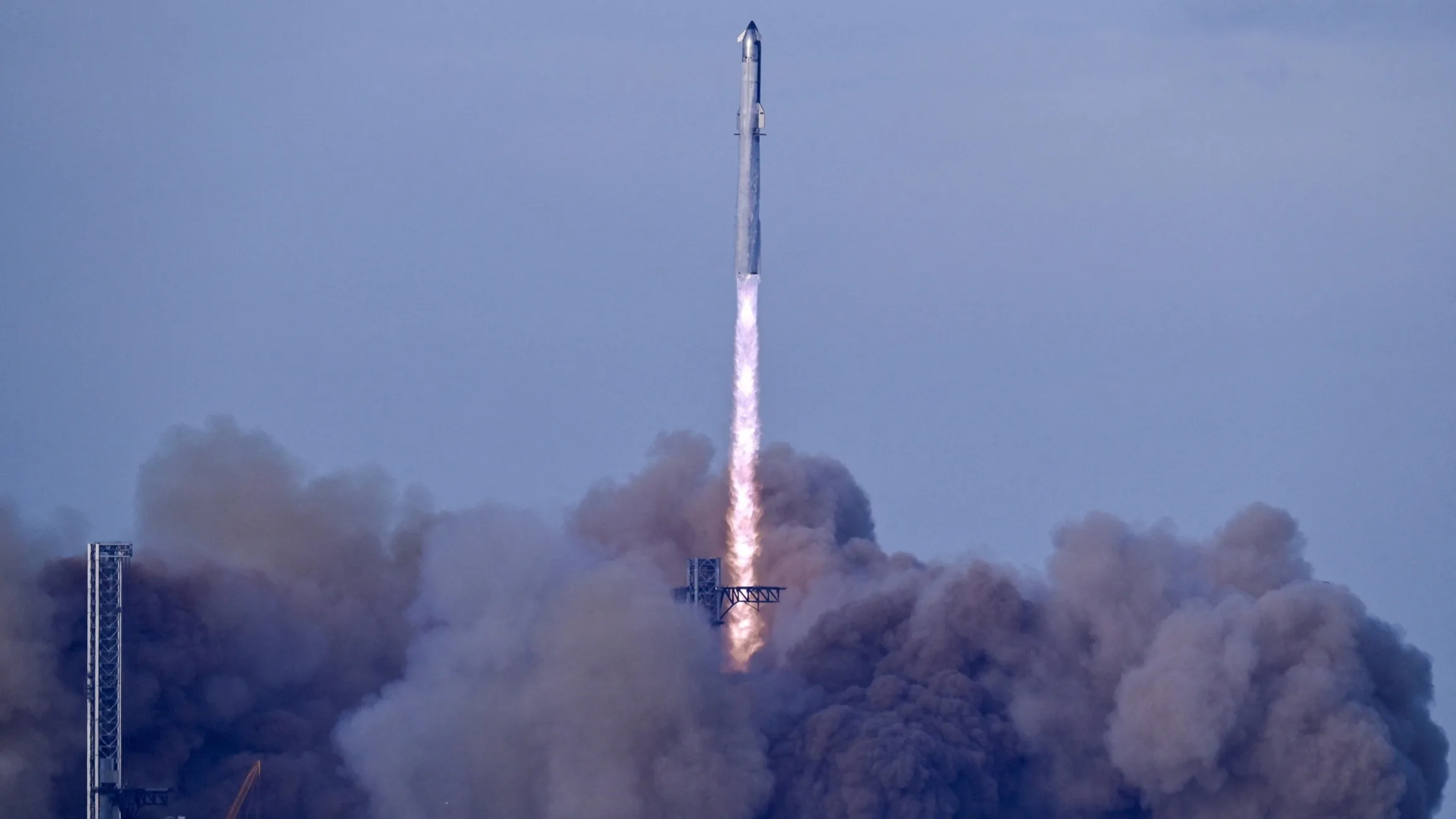 Imagem destacada - Starship de Elon Musk conclui missão espacial com sucesso após várias falhas anteriores